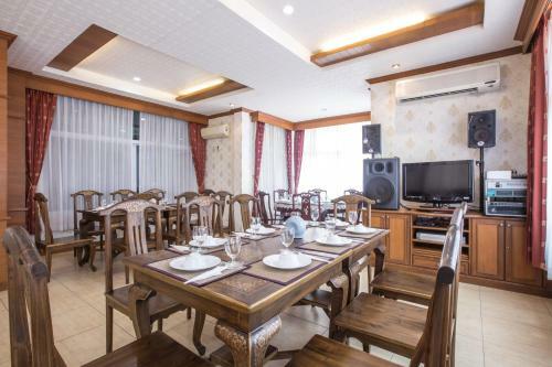 Juntra Resort & Hotel