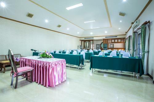 Juntra Resort & Hotel