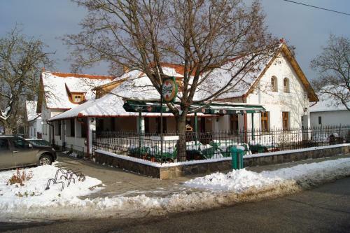 Hostal R�cz Fogad�