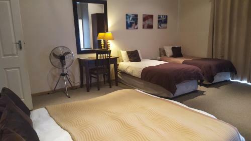 Hostal Ninety9 On Villiers Guest House