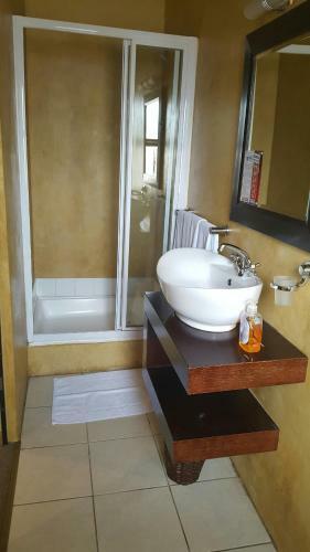 Hostal Ninety9 On Villiers Guest House