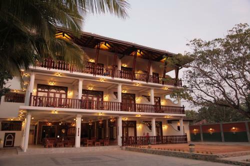Wunderbar Beach Hotel