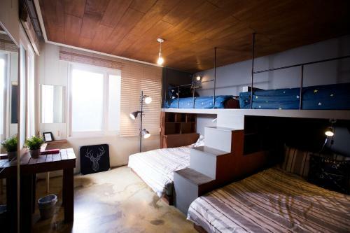 Hostal Sis N Bro Guesthouse