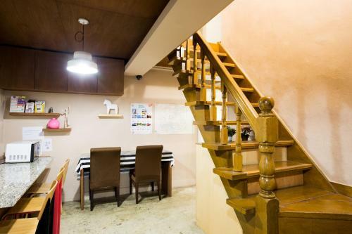 Hostal Sis N Bro Guesthouse