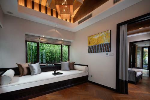 Tengchong Hotel Hotspring Village