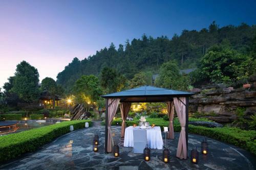 Tengchong Hotel Hotspring Village