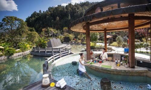 Tengchong Hotel Hotspring Village