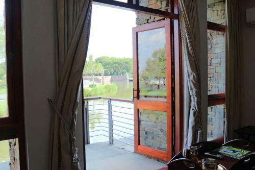 Lodge Tintswalo Waterfall