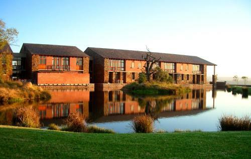 Lodge Tintswalo Waterfall