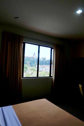 Carlton Holiday Hotel & Suites