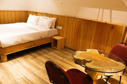 Hotel Alwoodland Residency