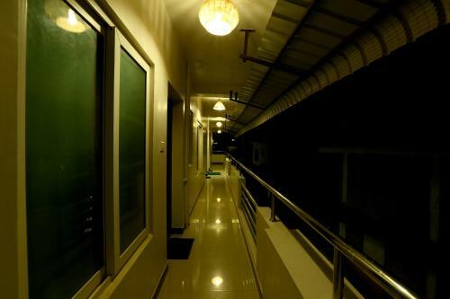 Hotel Alwoodland Residency