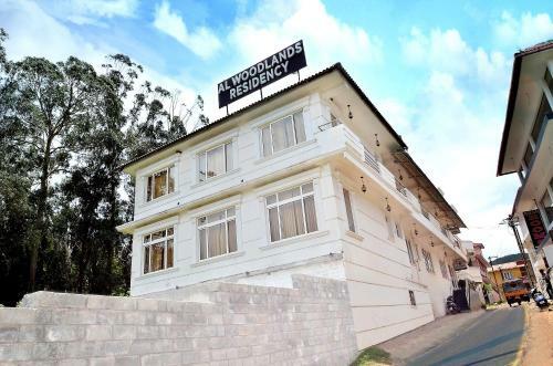 Hotel Alwoodland Residency