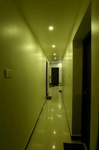 Hotel Alwoodland Residency
