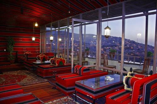 Rocky Mountain Hotel