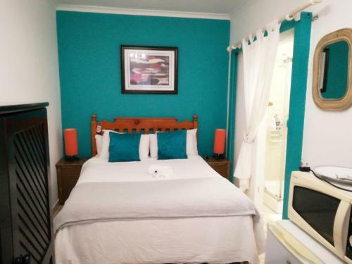 Hostal La Familia Guest House