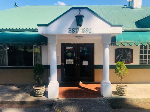 Hotel Green Lantern Inn
