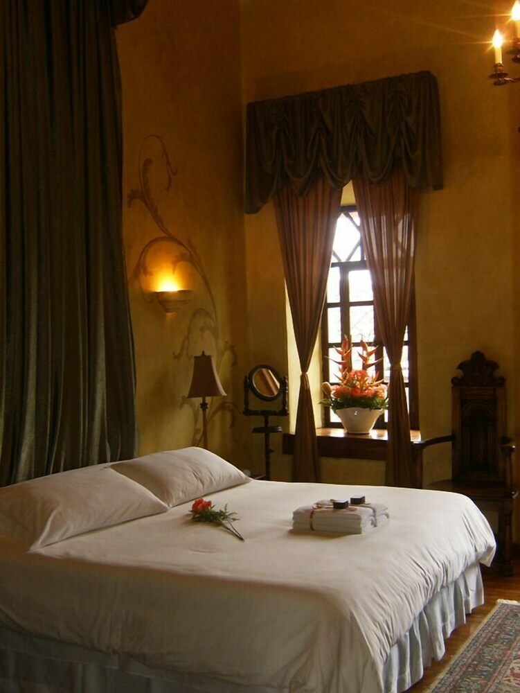 Hotel Casa Del Aguila