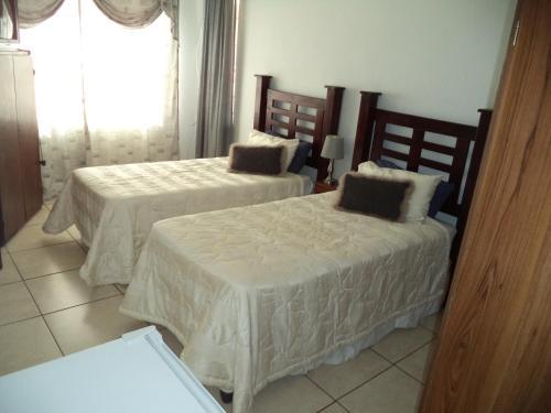 Hostal Heatherdale Guesthouse & Shuttle Services