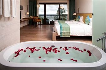 Reefs Edge Hotel