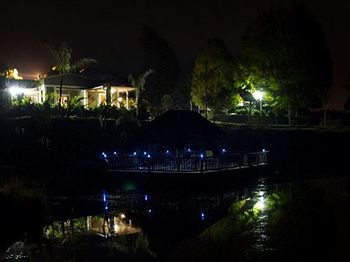 Bed & Breakfast Emahlathini Guest Farm