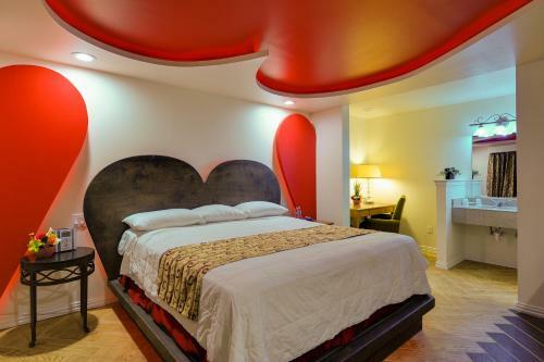 Hotel Romantic Inn & Suites