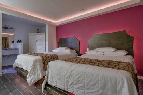 Hotel Romantic Inn & Suites