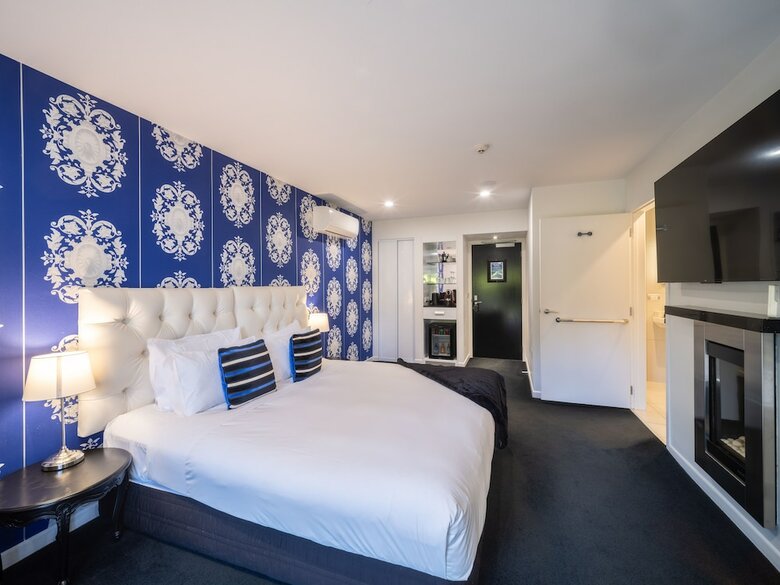 Black Swan Lakeside Boutique Hotel