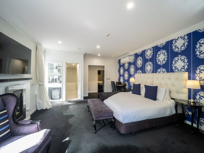 Black Swan Lakeside Boutique Hotel