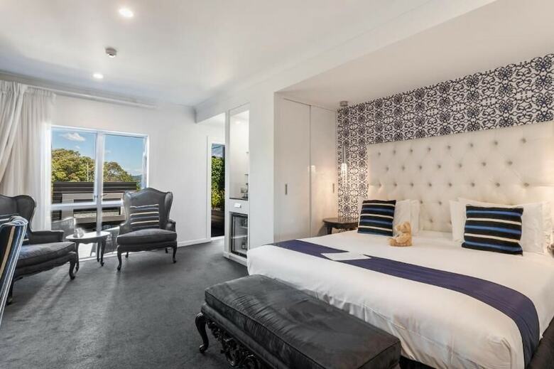 Black Swan Lakeside Boutique Hotel