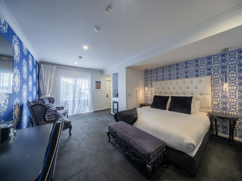 Black Swan Lakeside Boutique Hotel
