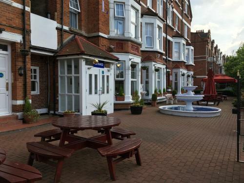 Clapham South Dudley Hotel