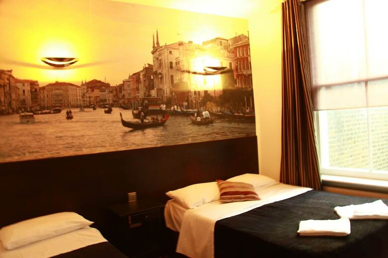 Exhibition Court Hotel 4