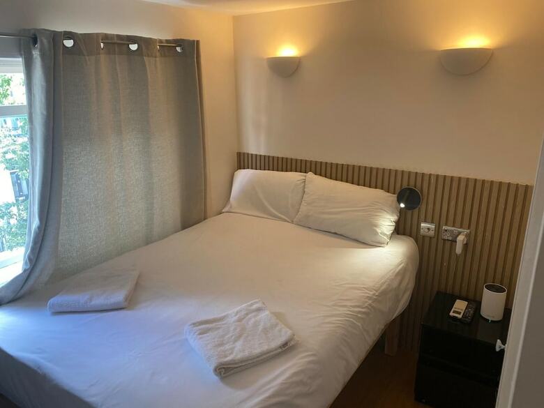 Exhibition Court Hotel 4