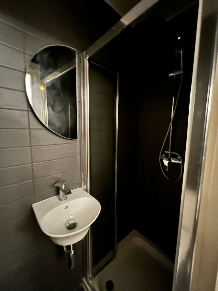 Exhibition Court Hotel 4