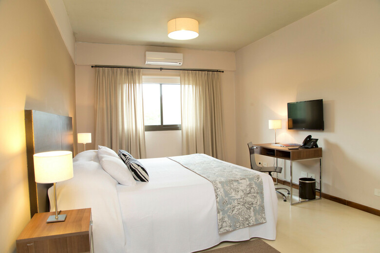 Hotel Casa Campus Pilar Suites