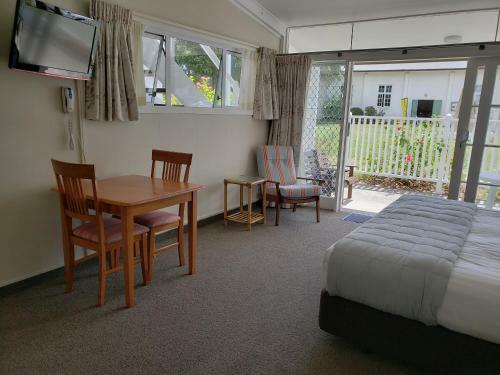 Hananui Lodge And Apartments