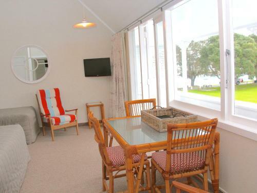 Hananui Lodge And Apartments