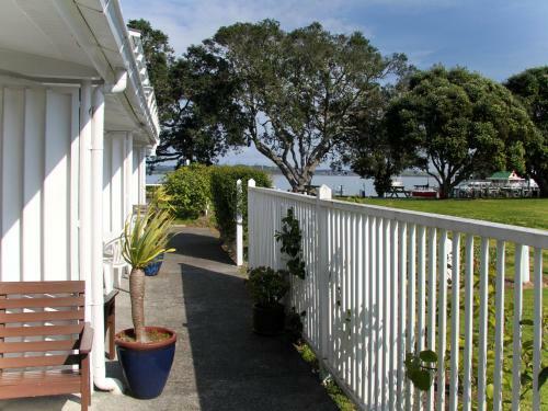 Hananui Lodge And Apartments