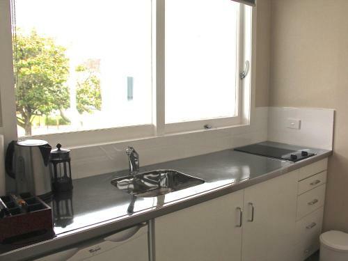 Hananui Lodge And Apartments
