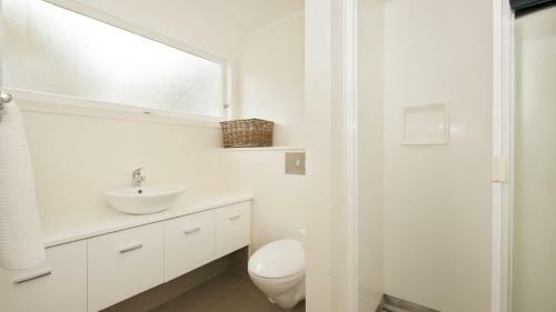 Hananui Lodge And Apartments