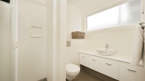 Hananui Lodge And Apartments