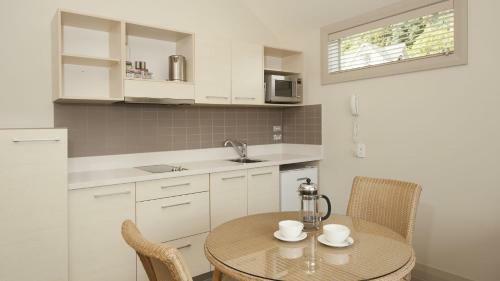 Hananui Lodge And Apartments