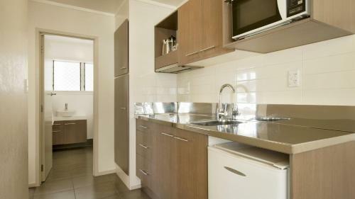Hananui Lodge And Apartments