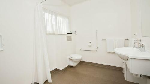 Hananui Lodge And Apartments