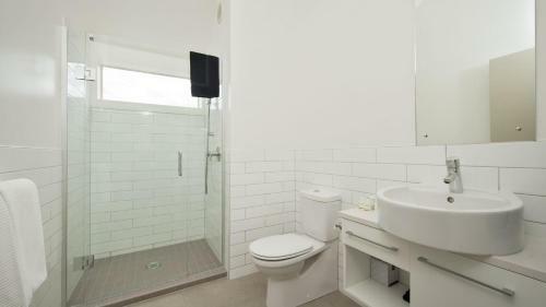 Hananui Lodge And Apartments