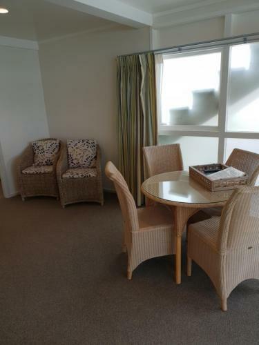 Hananui Lodge And Apartments