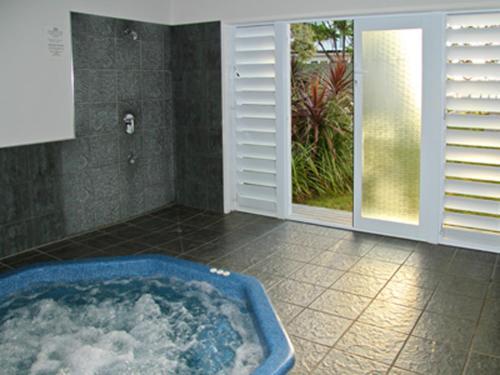 Hananui Lodge And Apartments