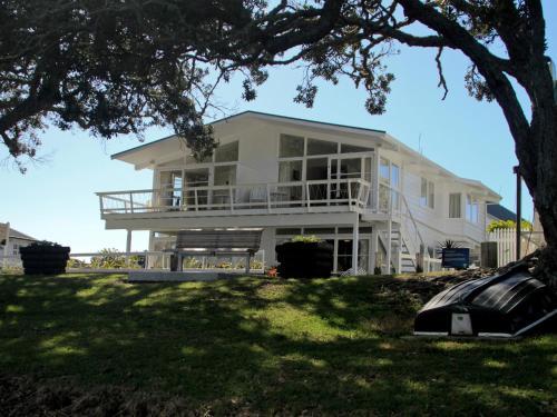 Hananui Lodge And Apartments