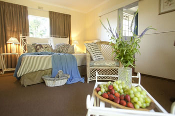 Bed & Breakfast Random Harvest Country Cottages